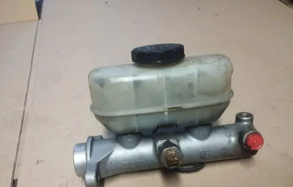 Lincoln Navigator Master brake cylinder F3TA9F924CA