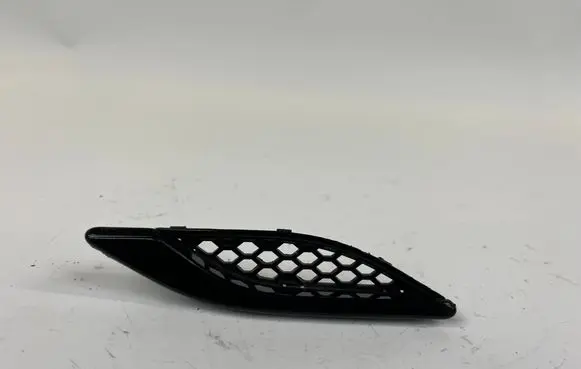 Maserati Ghibli Fender grill 670028906