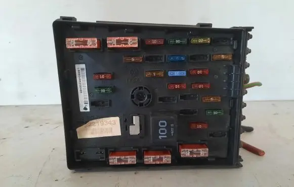 Volkswagen PASSAT B6 Fuse box set 3C0937125