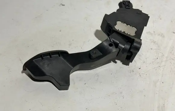 Toyota Yaris Accelerator throttle pedal 781100D110