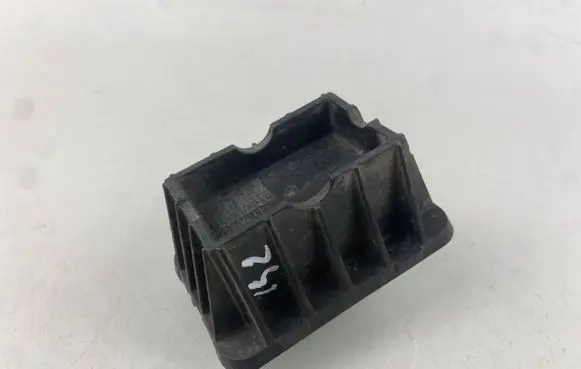BMW i3 Jacking socket point 7042974