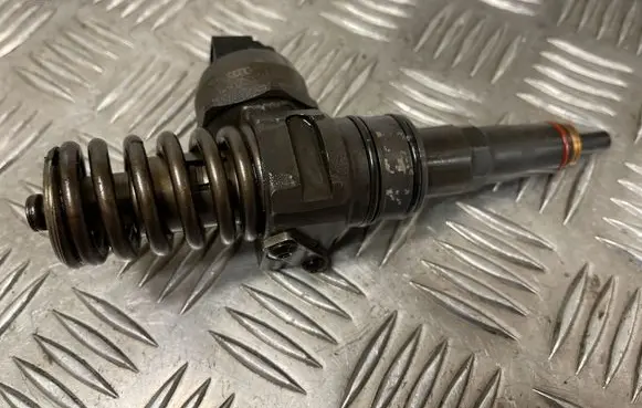 Skoda Octavia Mk2 (1Z) Fuel injector 038130073BN 0414720313