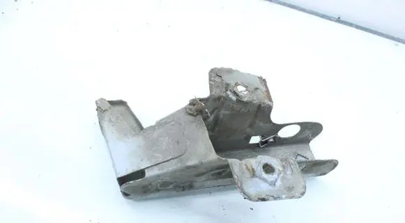 Fender mounting bracket