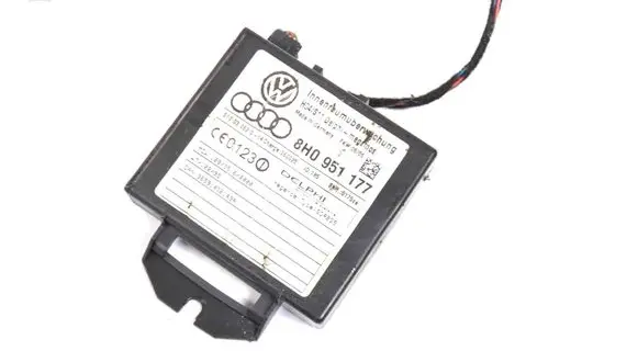 Audi A4 S4 B7 8E 8H Alarm control unit/module 8H0951177