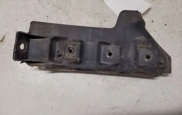 Seat Ibiza III (6L) Front bumper mounting bracket 6L0807183 M8205