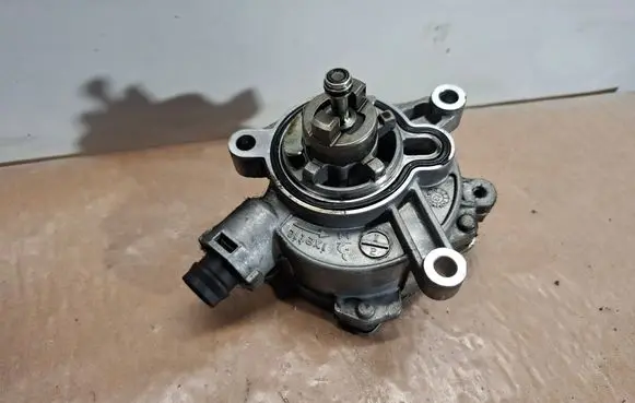Volvo V60 Vacuum pump 31375107
