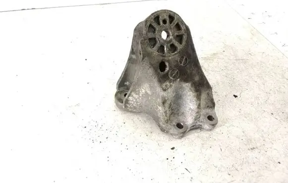 Volkswagen Touareg I Engine mounting bracket 7L6199307A