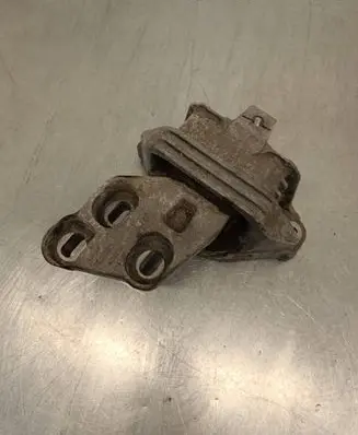 Mercedes-Benz B W246 W242 Engine mount bracket 26008