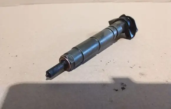 Mercedes-Benz E W211 Fuel injector A6420700587