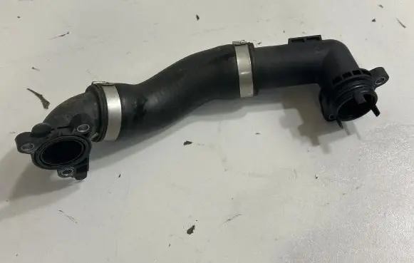 Engine coolant pipe/hose