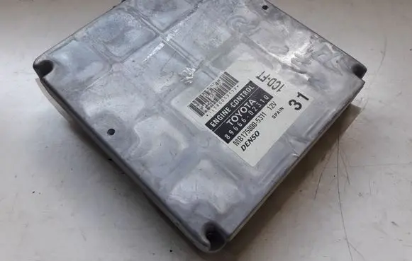 Toyota Corolla E120 E130 Engine control unit/module 8966602310