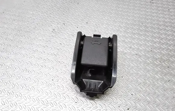 Suzuki Grand Vitara II Engine bonnet (hood) release handle