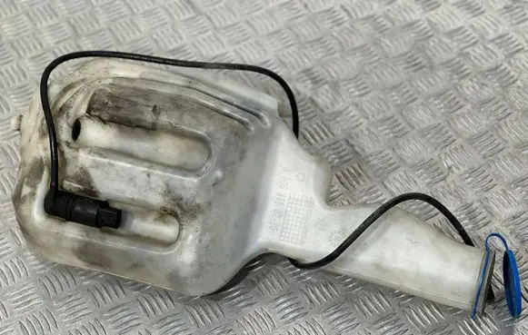 Mercedes-Benz Sprinter W906 Windshield washer fluid reservoir/tank A9068690220