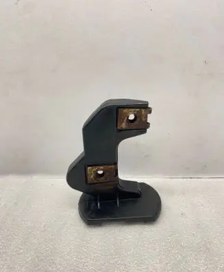 Front bumper mounting bracket