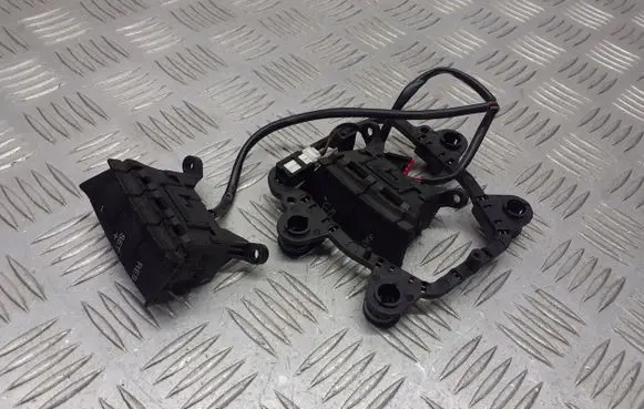Ford Focus Steering wheel buttons/switches 4M5T9E740AA