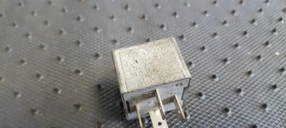 Volkswagen Touran I Other relay 141951253B 20240072