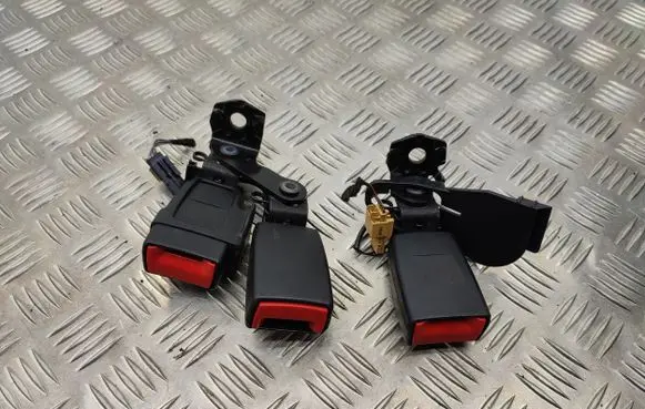 Rear seatbelt buckle