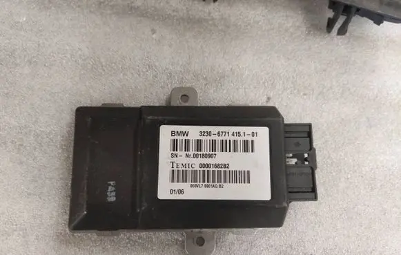 BMW 7 E65 E66 Steering rack control module 6771451 00001682B2 00180907