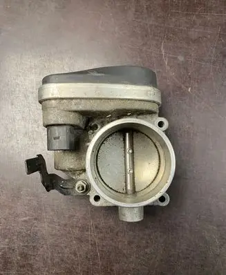 BMW 5 E60 E61 Throttle valve 7502444 408238