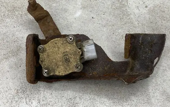 Toyota Prius (XW20) Rear air suspension level height sensor 