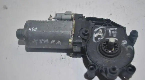 Citroen Xsara Picasso Front door electric window regulator 0130821900
