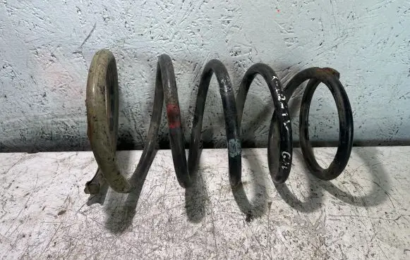 Nissan X-Trail T30 Rear coil spring