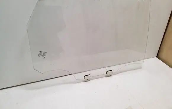 Rear door window glass