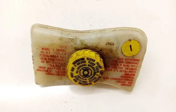 Audi A6 S6 C6 4F Brake fluid reservoir 32067009