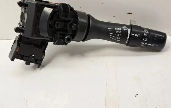 Toyota Auris 150 Wiper control stalk 8465202410 17F243
