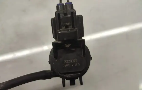 Mazda 6 Windscreen/windshield washer pump 22200079 70162