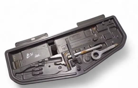 BMW 8 E31 Tool set 71111180681