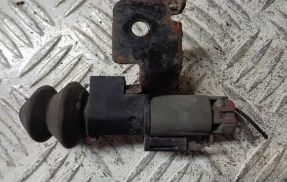 Nissan Qashqai Bonnet alarm switch sensor 