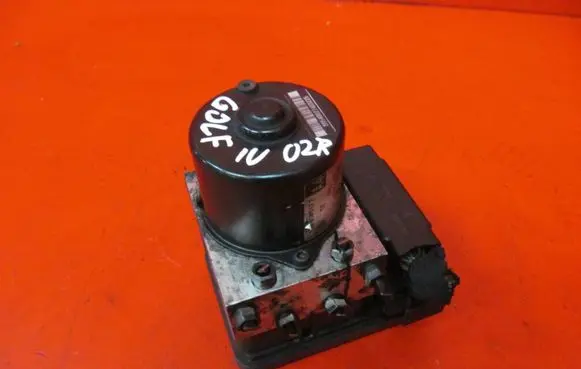 Volkswagen Golf IV ABS Pump 1J0614117F 1C0907379J