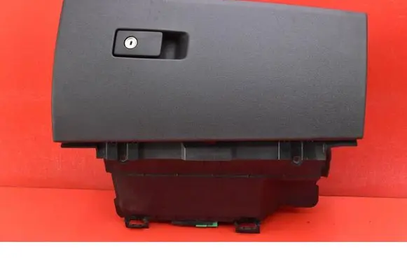 Volvo V70 Glove box 30676278