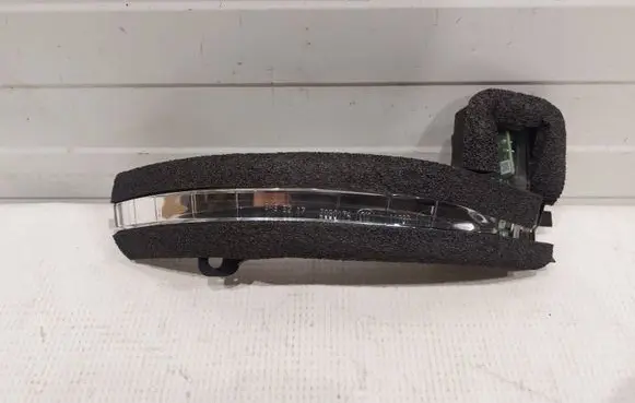 Chrysler Pacifica Mirror indicator light 68318296AA