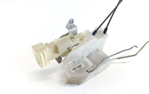 Isuzu D-Max Front door lock 8982317681