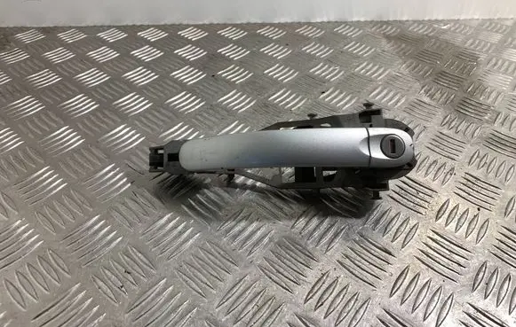 Volkswagen Golf VI Front door exterior handle 1K0837885A