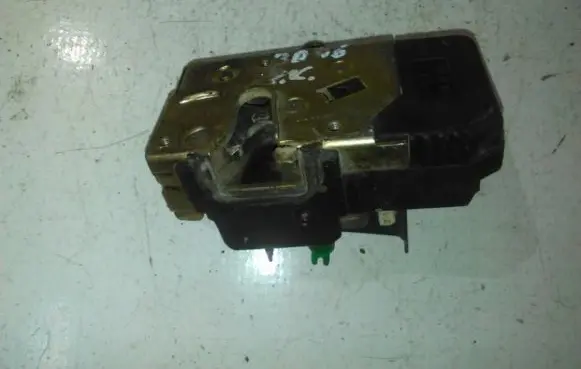 Opel Vectra B Front door lock 90585021 nenusatytas