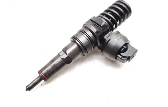 Volkswagen Golf V Fuel injector 038130073AG 0414720215
