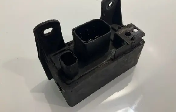 Mercedes-Benz E W211 Glow plug pre-heat relay