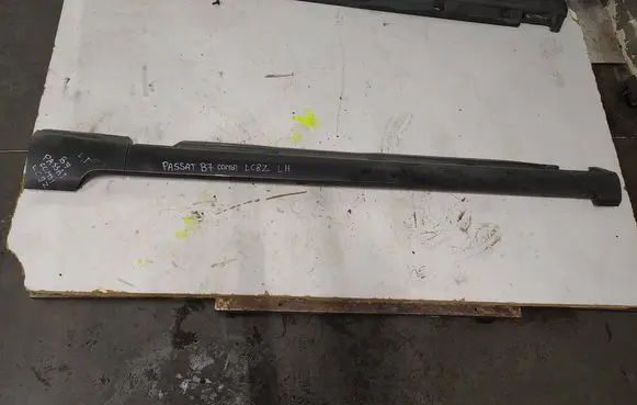 Volkswagen PASSAT B7 Foot area side trim 