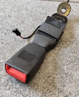 BMW 5 F10 F11 Middle seatbelt buckle (rear) 7243275
