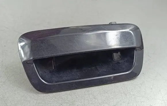 Tailgate opening switch