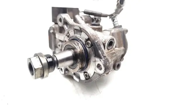 Toyota Hilux VIII Fuel injection high pressure pump 22100-0E010