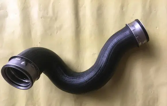 Mercedes-Benz C W203 Intercooler hose/pipe A2035283382