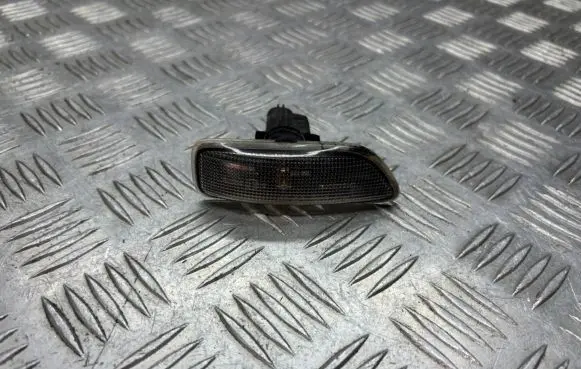 Volvo V70 Front fender indicator light 9178687