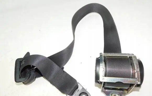 Land Rover Discovery 3 - LR3 Front seatbelt