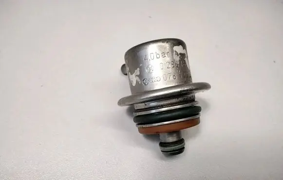 Audi A4 S4 B5 8D Fuel pressure regulator 078133534A 028616
