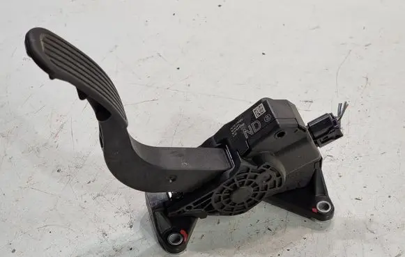 Toyota C-HR I Accelerator throttle pedal 78110F4020 16131544739