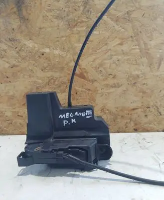 Renault Megane III Front door lock